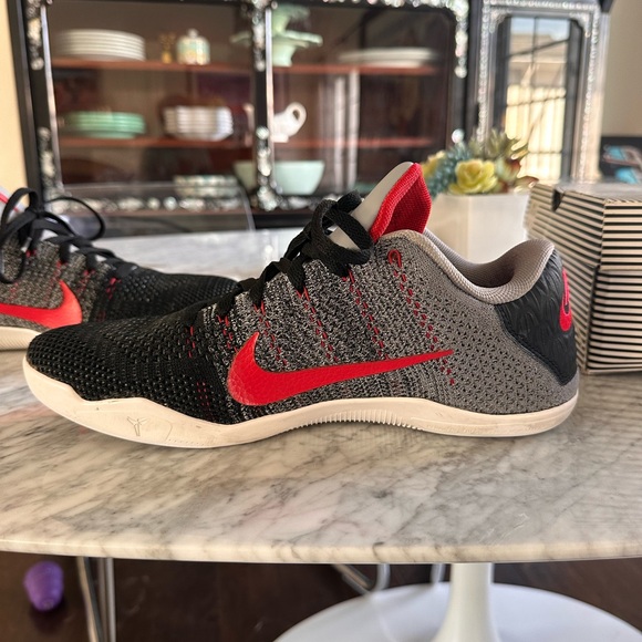 Kobe 11 used size 10 - Picture 5 of 11